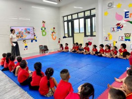 TRƯỜNG MẦM NON KỲ TRINH TỔ CHỨC HOẠT ĐỘNG “LÀM QUEN TIẾNG ANH” CHO TRẺ MẪU GIÁO