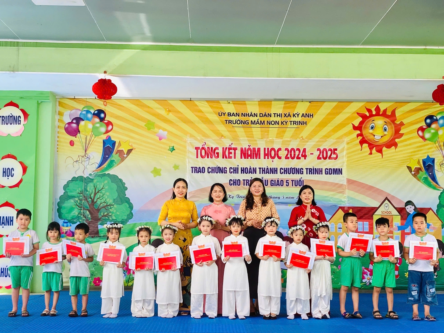 TRƯỜNG MẦM NON KỲ TRINH TỔ CHỨC TỔNG KẾT NĂM HỌC 2024 - 2025 VÀ TRAO CHỨNG CHỈ CHO CÁC CHÁU 5 TUỔI