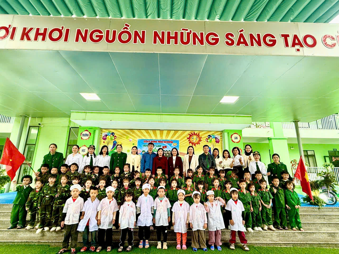 MỘT NGÀY LÀM CHIẾN SĨ” - HÀNH TRÌNH TRẢI NGHIỆM ĐẦY Ý NGHĨA CỦA CÁC BÉ TRƯỜNG MẦM NON KỲ TRINH