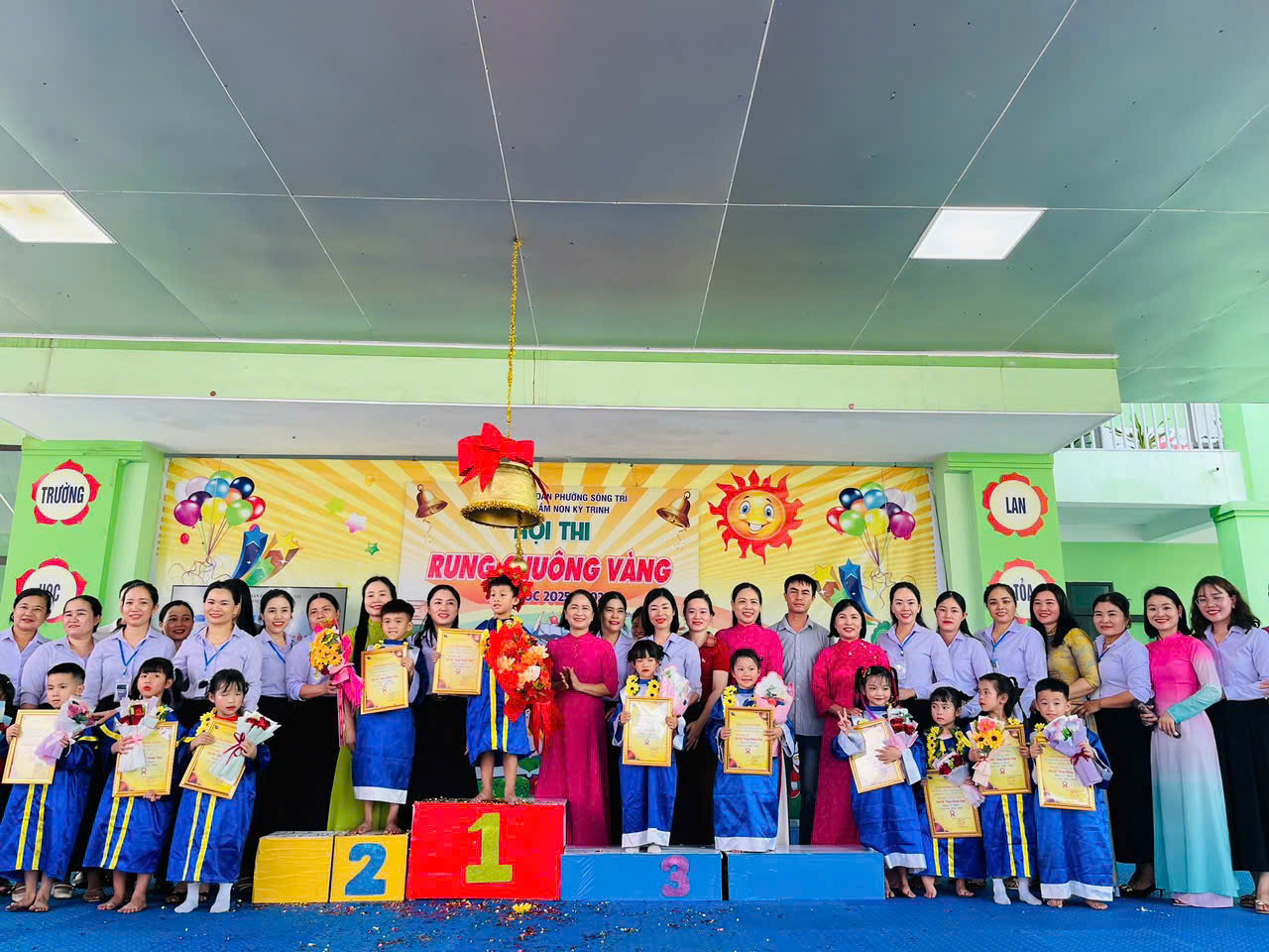 SÂN CHƠI  "RUNG CHUÔNG VÀNG" NƠI TỎA SÁNG TRÍ TUỆ CỦA CÁC BÉ KHỐI 5 TUỔI TRƯỜNG MẦM NON KỲ TRINH