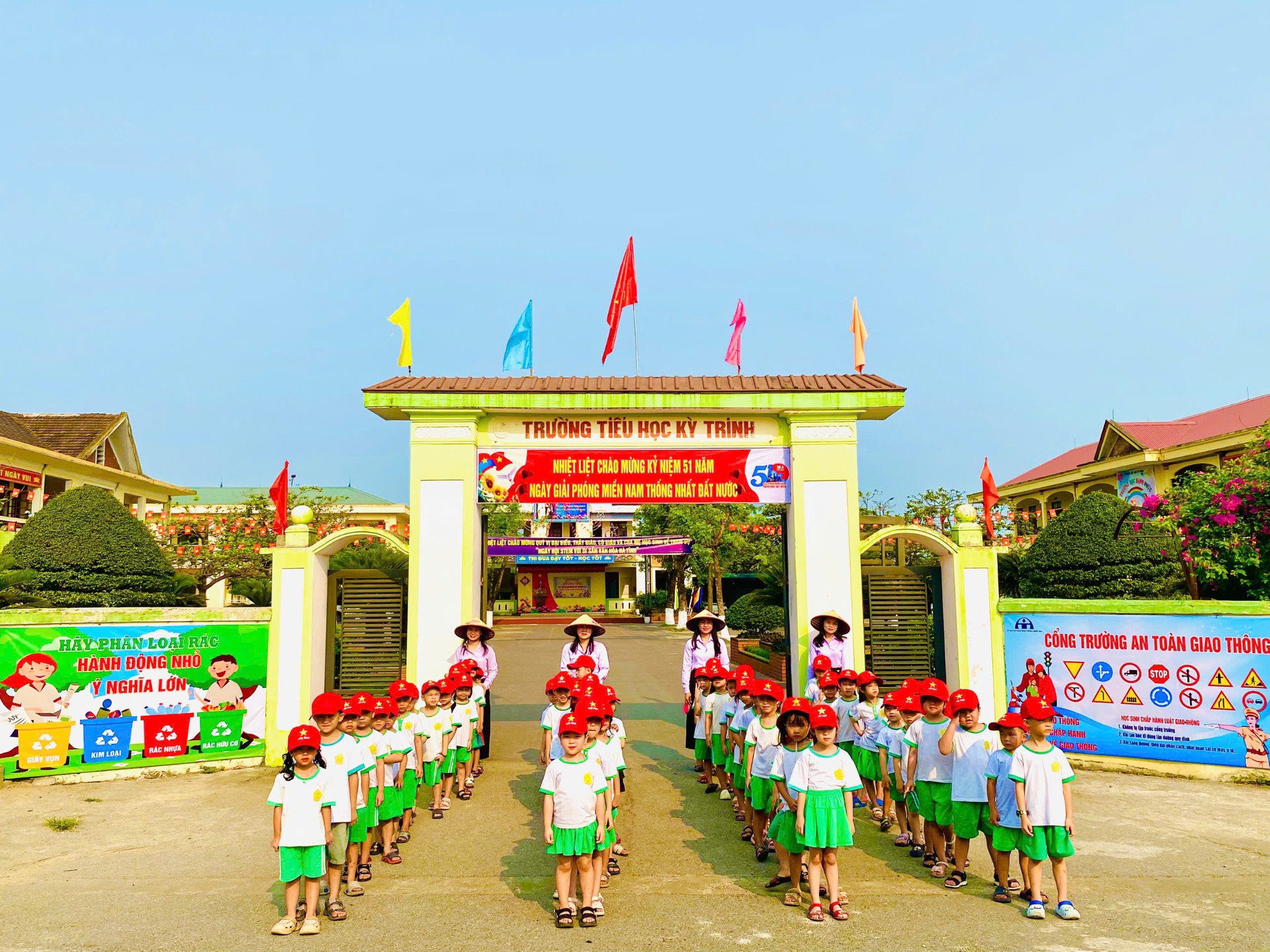 TRƯỜNG MẦM NON KỲ TRINH TỔ CHỨC CHO TRẺ 5 TUỔI THAM QUAN TRƯỜNG TIỂU HỌC KỲ TRINH